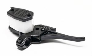 Master Cylinder w/Lever For 5/8in Handlebars